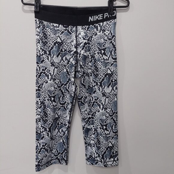 NWOT Nike Pro 3/4 Leggings Women's Black White Snakeskin Gym Workout, M - Picture 3 of 5